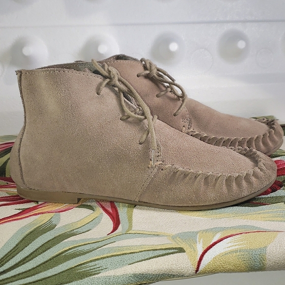 Steve Madden High Top Suede Moccasin Size 7.5 - Picture 1 of 7